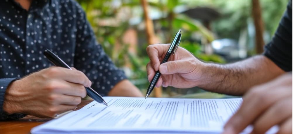 Contrato de fiducia inmobiliaria en Colombia: partes, etapas y responsabilidades 